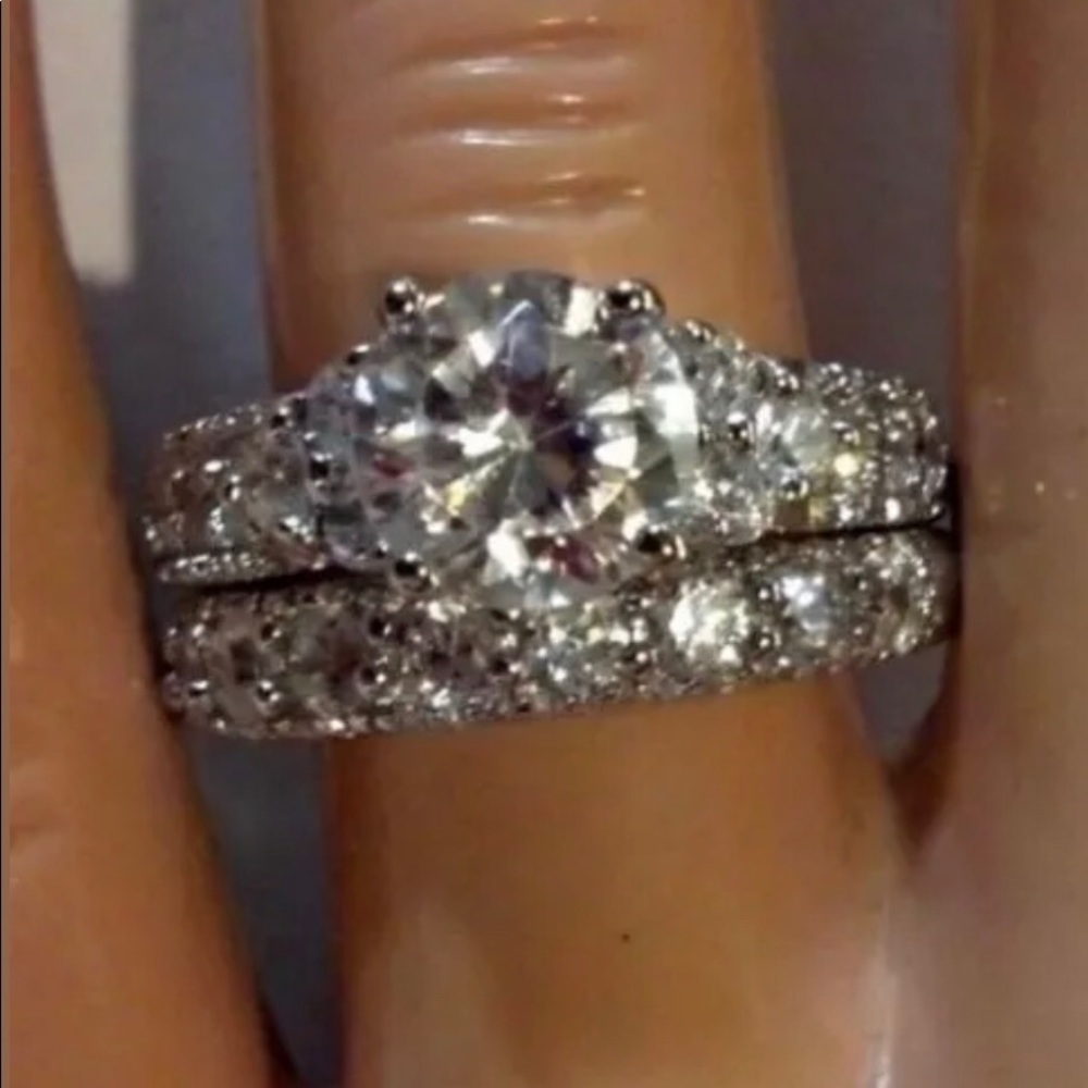 Beautiful cubic zirconia wedding ring.